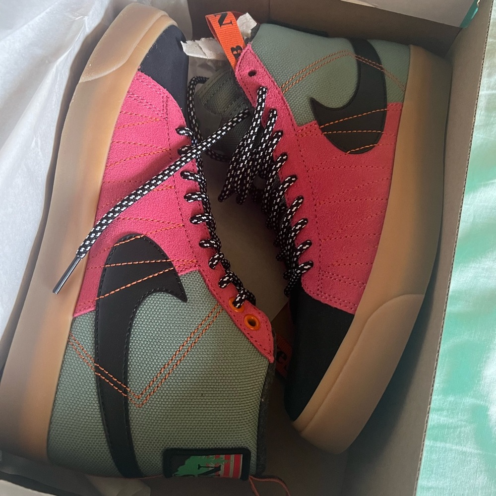 Nike Sb Zoom Blazer mid PRM Men 5.5, Women 7